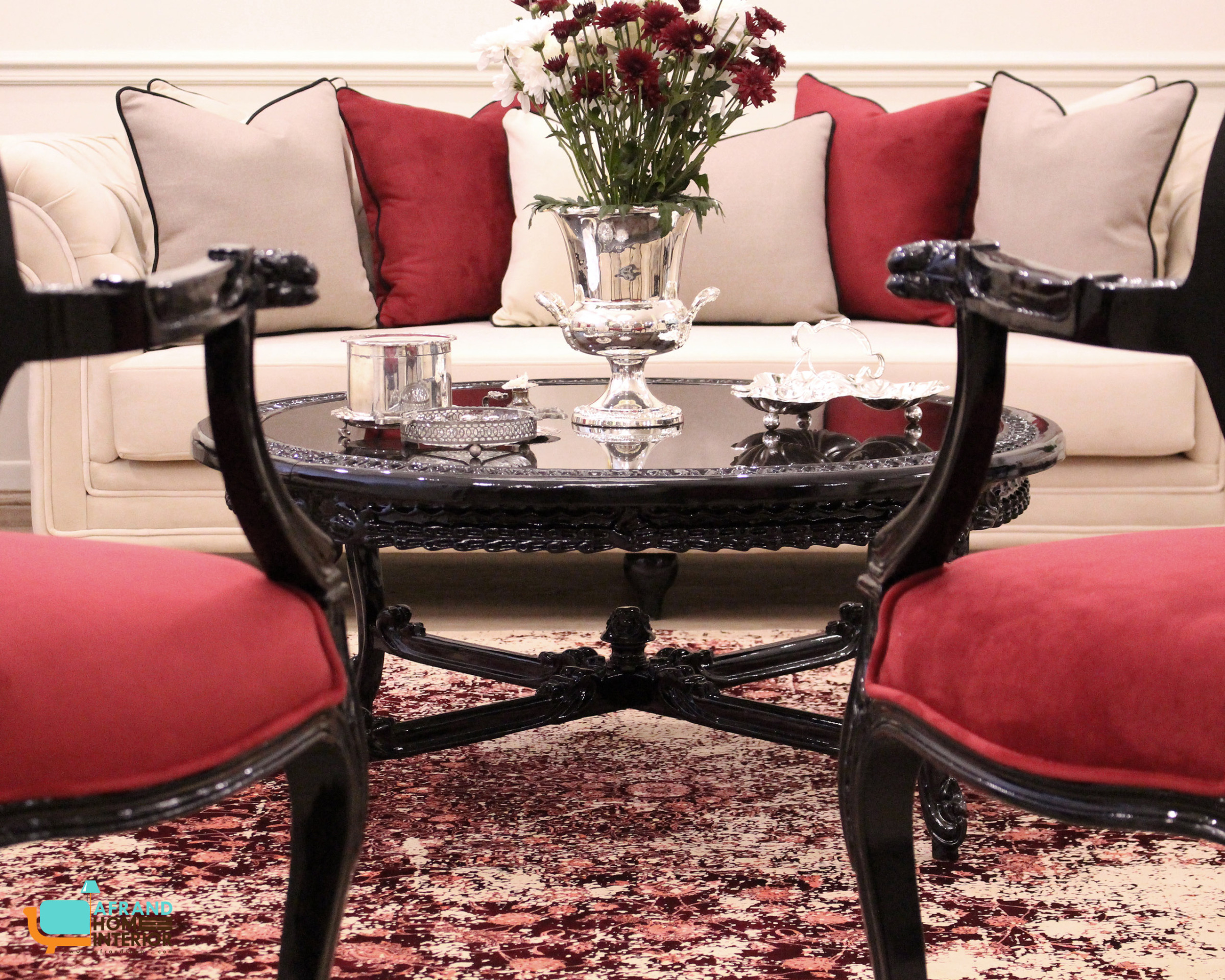  میز گرد مشکی نئوکلاسیک 